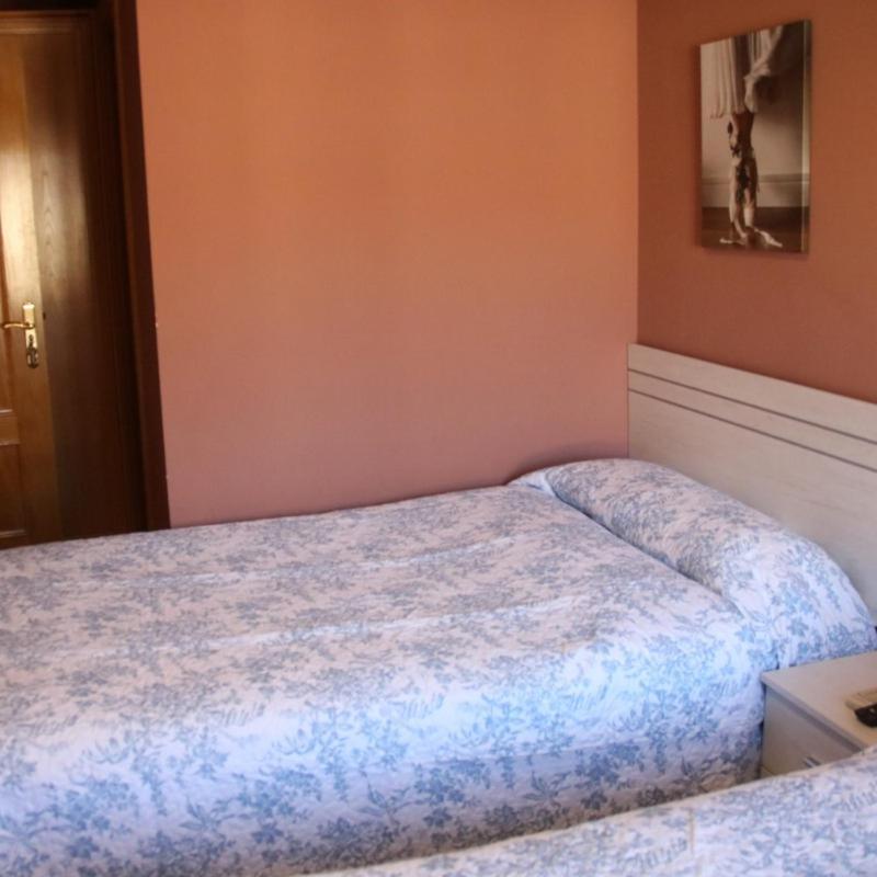 Hostal Burgales Milagro Zewnętrze zdjęcie